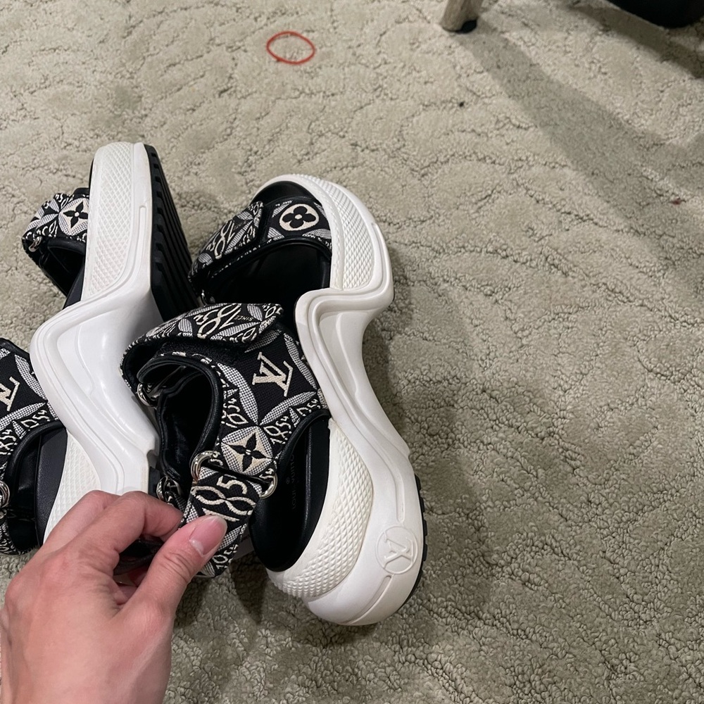 Lv sandal full logo